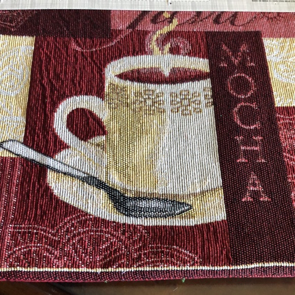 Table dining trapestry placemats set of four. - Picture 3 of 7